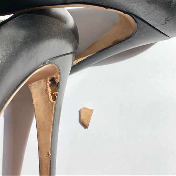 Authentic Chanel CC Black cap toe platform pump - Picture 5 of 8